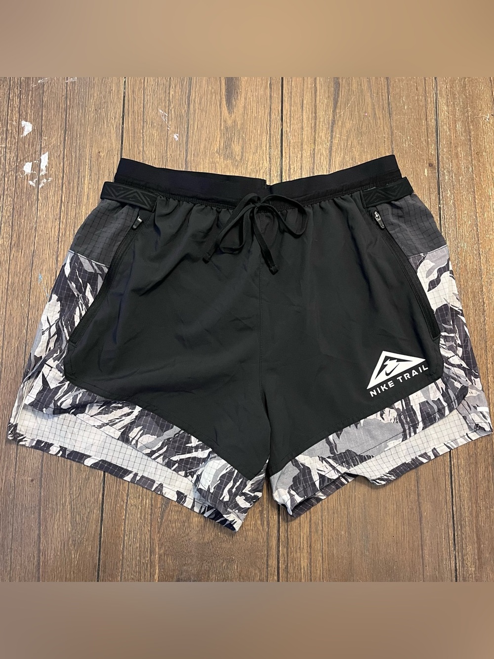 Nike Trail Men's Black and Gray Performance Shorts size Medium